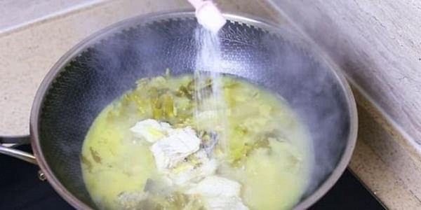 Hướng dẫn cách nấu món cá sốt dưa chanh, chỉ cần nhớ một mẹo nhỏ này là cá chín mềm, chuẩn vị không bị tanh-5