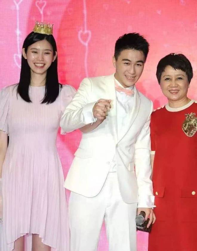 Hé lộ cuộc sống địa ngục của siêu mẫu nội y khi làm dâu vua sòng bài Macau?-12