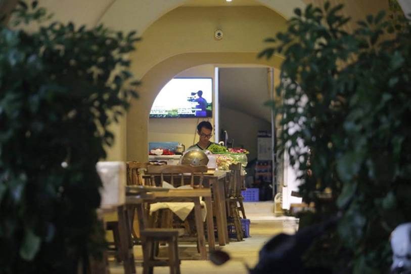 Nhà hàng Minh Chay sau sự cố pate chứa chất độc khiến 9 người nhập viện: Vắng khách, thực đơn chỉ còn giò và chả-3