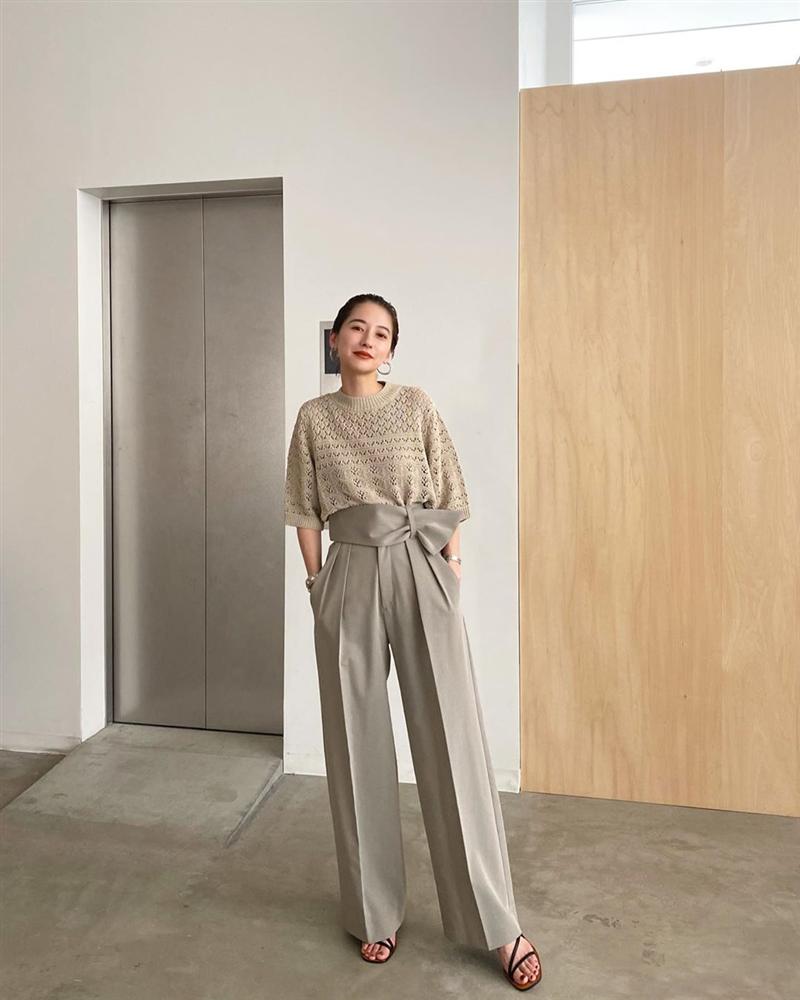 Nàng công sở Nhật chỉ cao 1m58 vẫn mặc đẹp hack dáng khiến đồng nghiệp phải khen ngợi-2