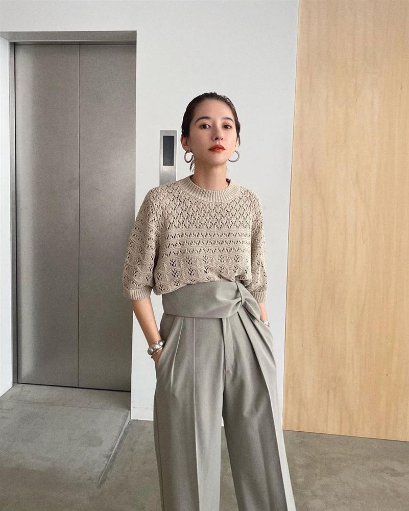 Nàng công sở Nhật chỉ cao 1m58 vẫn mặc đẹp hack dáng khiến đồng nghiệp phải khen ngợi-3