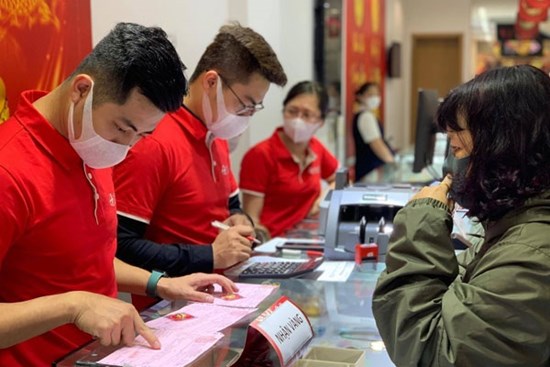 Giá vàng hôm nay 30/8: Nghe ngóng chờ tuần mới, tháng mới