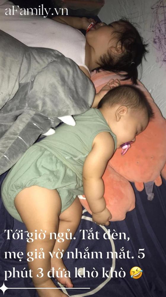 Con khó ngủ trưa nên mẹ trẻ nghĩ ngay kế đối phó, em bé sập bẫy ngủ liền 3 tiếng, hội bỉm sữa rần rần học theo-2