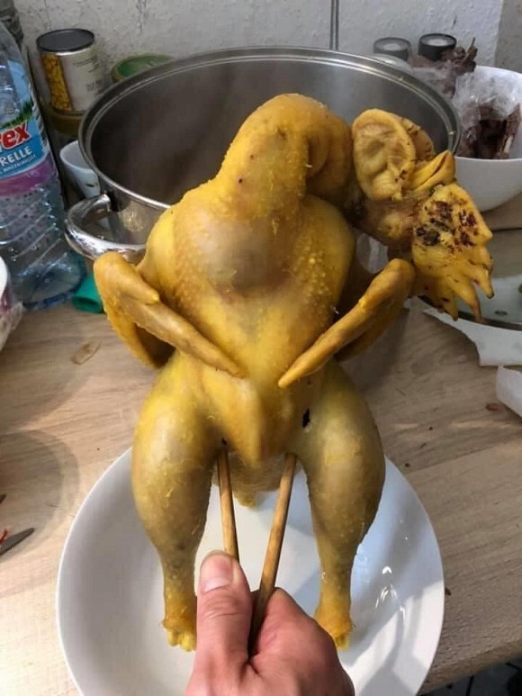 Muốn làm mâm cỗ cúng ngày Rằm tháng 7, hội chị em ghét bếp dở khóc dở cười khi luộc gà-6