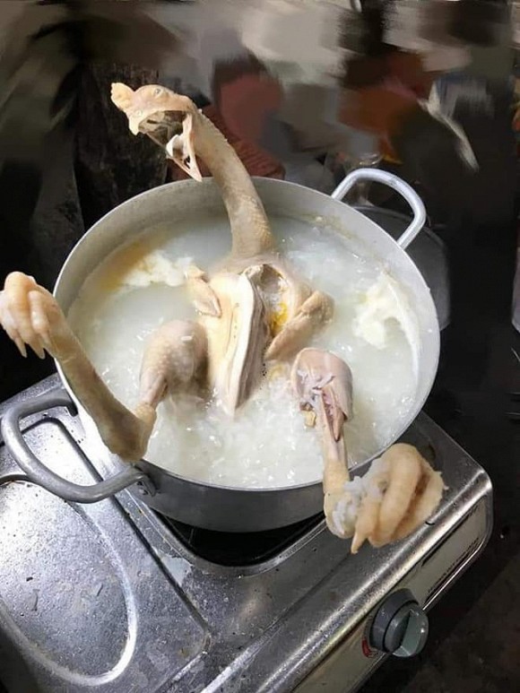 Muốn làm mâm cỗ cúng ngày Rằm tháng 7, hội chị em ghét bếp dở khóc dở cười khi luộc gà-9