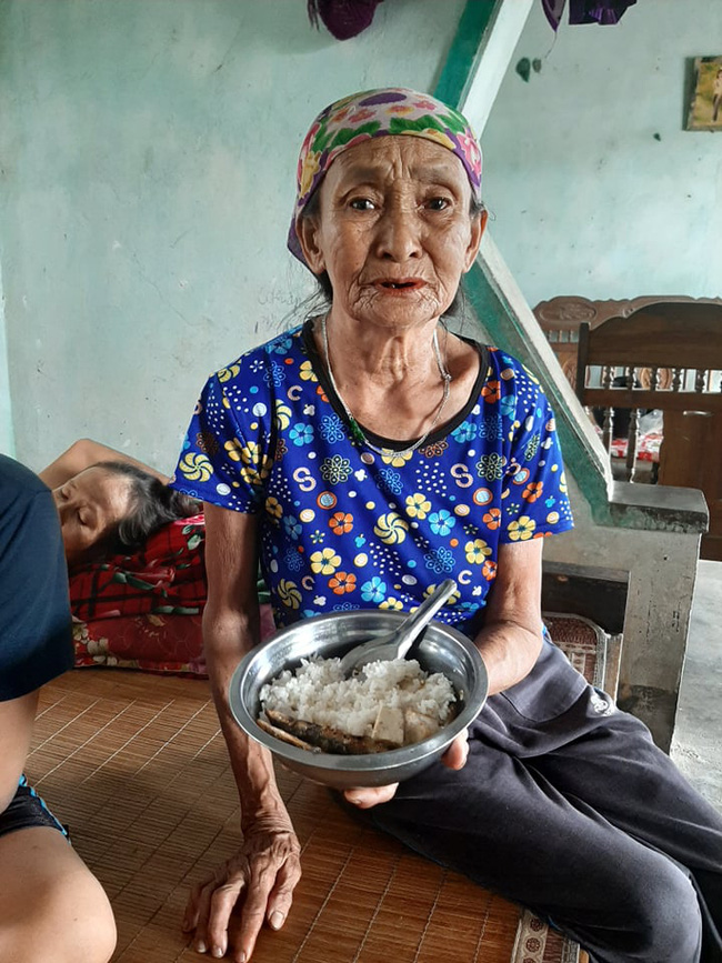 Những ngày cuối đời không chút nghỉ ngơi của cụ bà có con gái ung thư, cháu nội bại não: Làm sao tôi an lòng nhắm mắt?-5