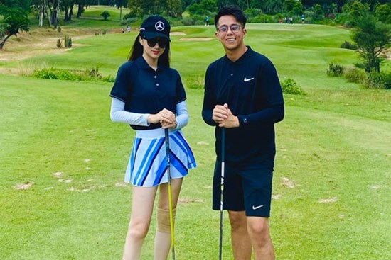 Tình tứ đi đánh golf, cuối cùng Matt Liu cũng chịu cho Hương Giang ra mắt mấy ông bạn rồi đây
