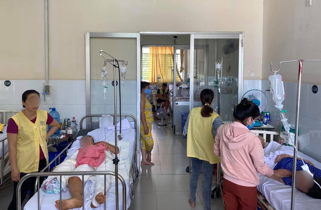 Bệnh viện Chợ Rẫy thông tin về tình trạng 5 bệnh nhân ngộ độc botulinum sau khi ăn pate Minh Chay-1