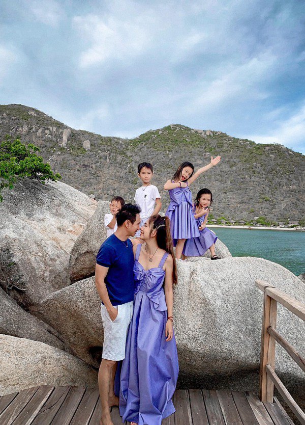 Mặc đồ đôi đi biển với Minh Hà, nhưng CĐM cứ tập trung vào chiếc quần bơi của Lý Hải-5