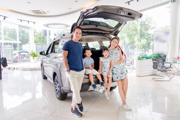 Mặc đồ đôi đi biển với Minh Hà, nhưng CĐM cứ tập trung vào chiếc quần bơi của Lý Hải-9