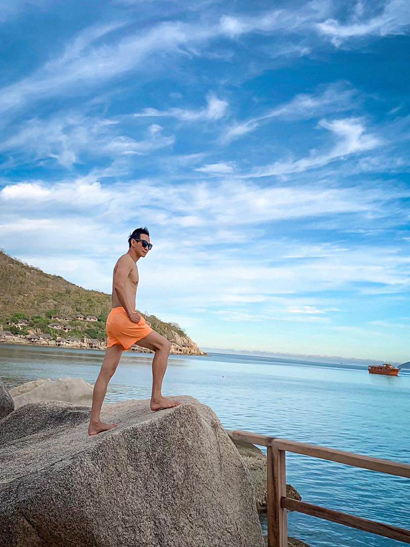 Mặc đồ đôi đi biển với Minh Hà, nhưng CĐM cứ tập trung vào chiếc quần bơi của Lý Hải-2