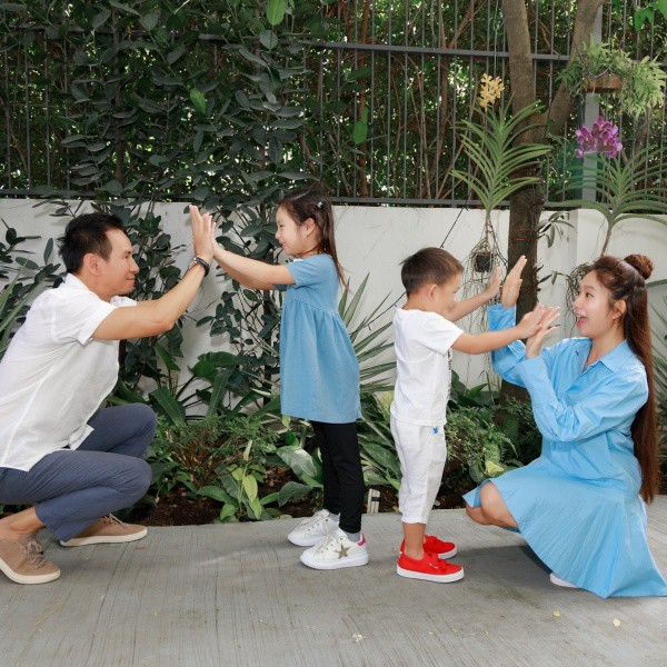 Mặc đồ đôi đi biển với Minh Hà, nhưng CĐM cứ tập trung vào chiếc quần bơi của Lý Hải-13