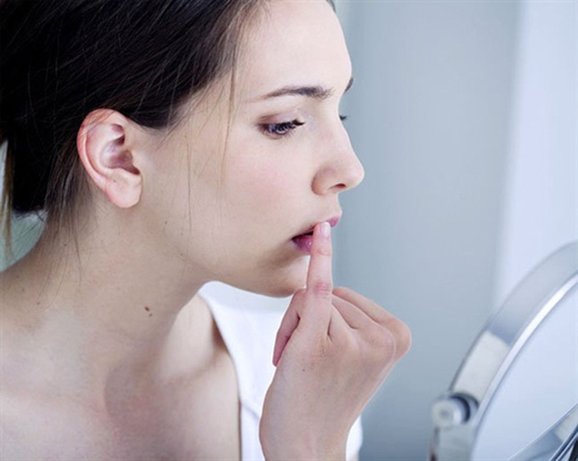 Nếu thấy vết loét miệng đi kèm với 5 triệu chứng này, bạn nên khẩn trương đi khám ngay kẻo mắc ung thư mà không biết-2