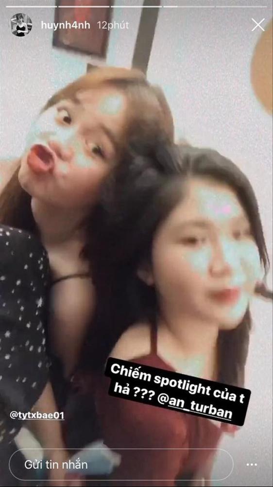 Huỳnh Anh đi chơi với bạn cực vui sau lùm xùm với Quang Hải nhưng vẫn khóa bình luận khi đăng ảnh sống ảo-2