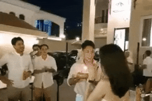 Đoạn clip 11s hé lộ mối quan hệ của Linh Rin và Hà Tăng - 2 nàng dâu nhà tỷ phú Johnathan Hạnh Nguyễn-5