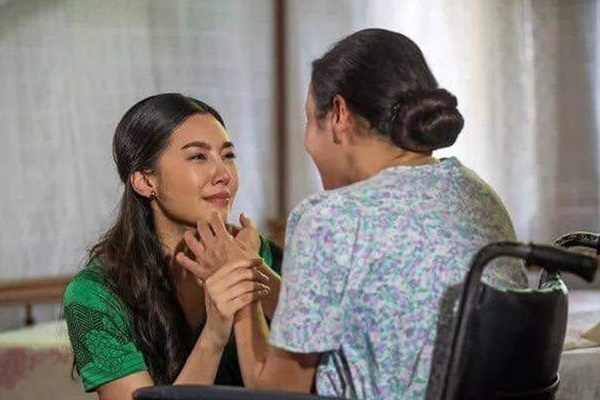 Mẹ chồng suốt ngày khen con trai, bơ đẹp con dâu nhưng đến khi có tờ giấy đỏ chói gửi về nhà, bà ngượng ngùng bẽ mặt-3