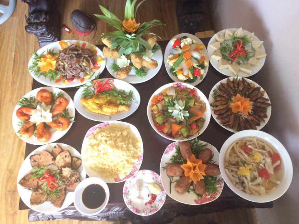 Chi tiền triệu, đủ mâm cỗ chay - mặn cúng rằm tháng Bảy-1