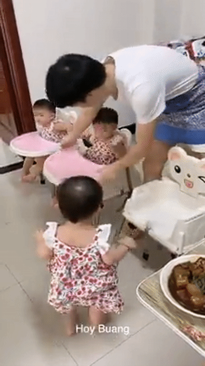 Ông bố quay cuồng chăm đàn con sinh 3, người ngoài nhìn vào cũng phải chóng mặt thay-1