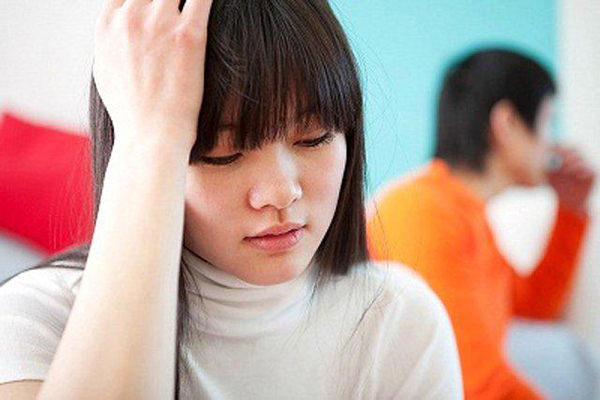 Về nội cúng Rằm tháng 7, mẹ nhắc vào bếp phụ các chị thì vợ bật lại câu này khiến tôi muối mặt-1