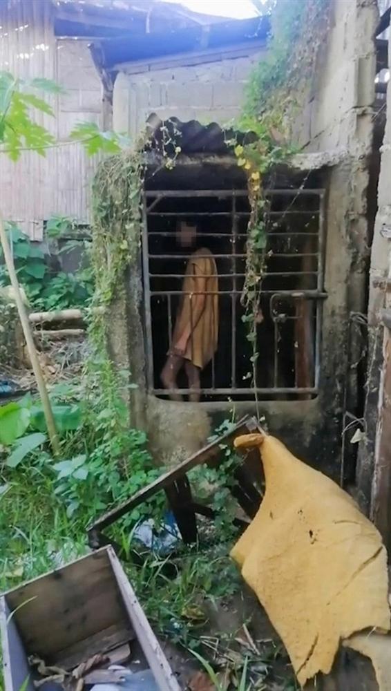 Đi bộ đường dài, nữ du khách ngỡ người phụ nữ bị mắc kẹt trong cái chuồng tồi tàn và sự thật ngoài sức tưởng tượng-2