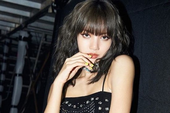 Lisa bị tấn công trên trang cá nhân, fan liền đẩy hashtag gửi gắm tình yêu lên #1 Trending