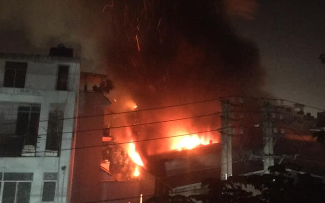 Mâu thuẫn tình cảm, người phụ nữ phóng hỏa, đốt công ty của em ruột người tình ở Sài Gòn-1