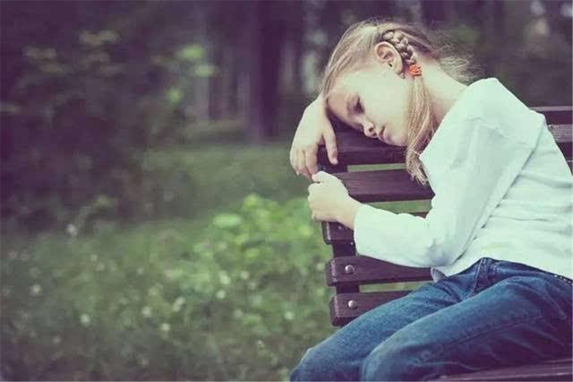 Mỗi lần đạt thành tích bố mẹ liền phủ đầu” để mong con tốt hơn, ai ngờ khiến cậu bé dù rất giỏi nhưng luôn tự ti với hội chứng vai phụ”-2