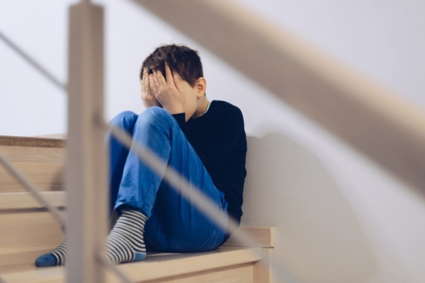 Trẻ có cần gối để ngủ không? Mẹ cho con dùng gối theo cách này bảo sao bé vừa bẹt đầu, vừa tổn thương cột sống-6