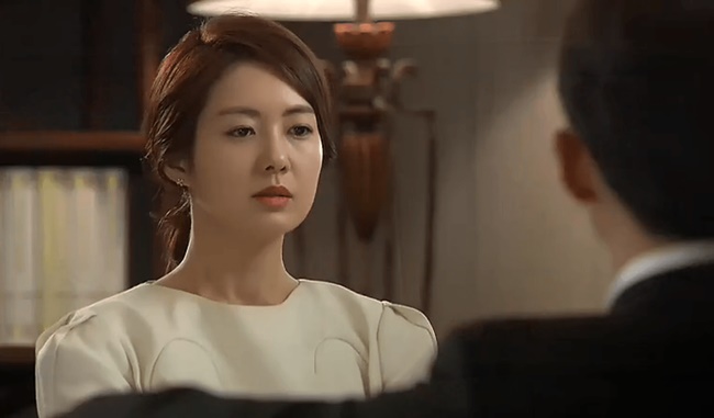 Nghe mẹ đuổi vợ ra khỏi nhà vì không biết đẻ, 6 năm sau anh chồng chết lặng trước bóng dáng quen thuộc dắt tay 2 đứa trẻ-2