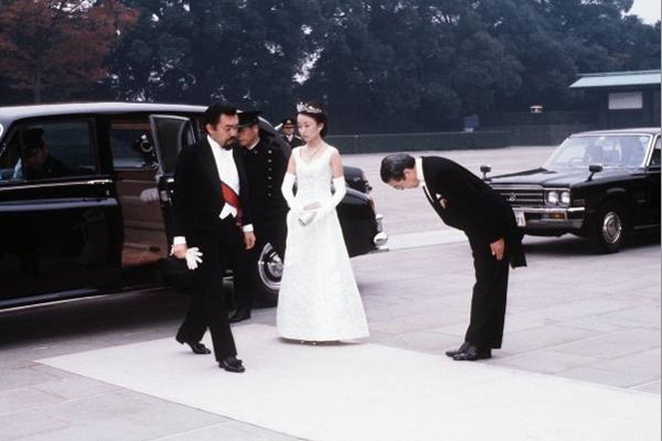 Nàng dâu đức hạnh của hoàng gia Nhật: Xuất thân từ gia đình giàu có hiển hách, khi chồng qua đời vẫn một lòng phụng sự gia đình chồng-3