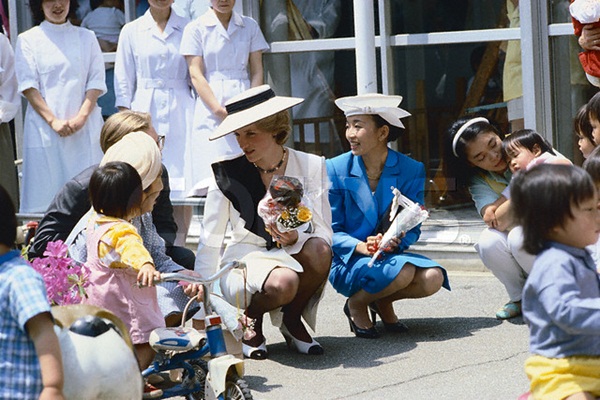 Nàng dâu đức hạnh của hoàng gia Nhật: Xuất thân từ gia đình giàu có hiển hách, khi chồng qua đời vẫn một lòng phụng sự gia đình chồng-5