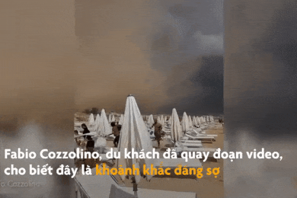 Người đàn ông tò mò quay clip cho cá ăn, không ngờ chỉ một pha rùng mình liền mất toi cả chục triệu-1