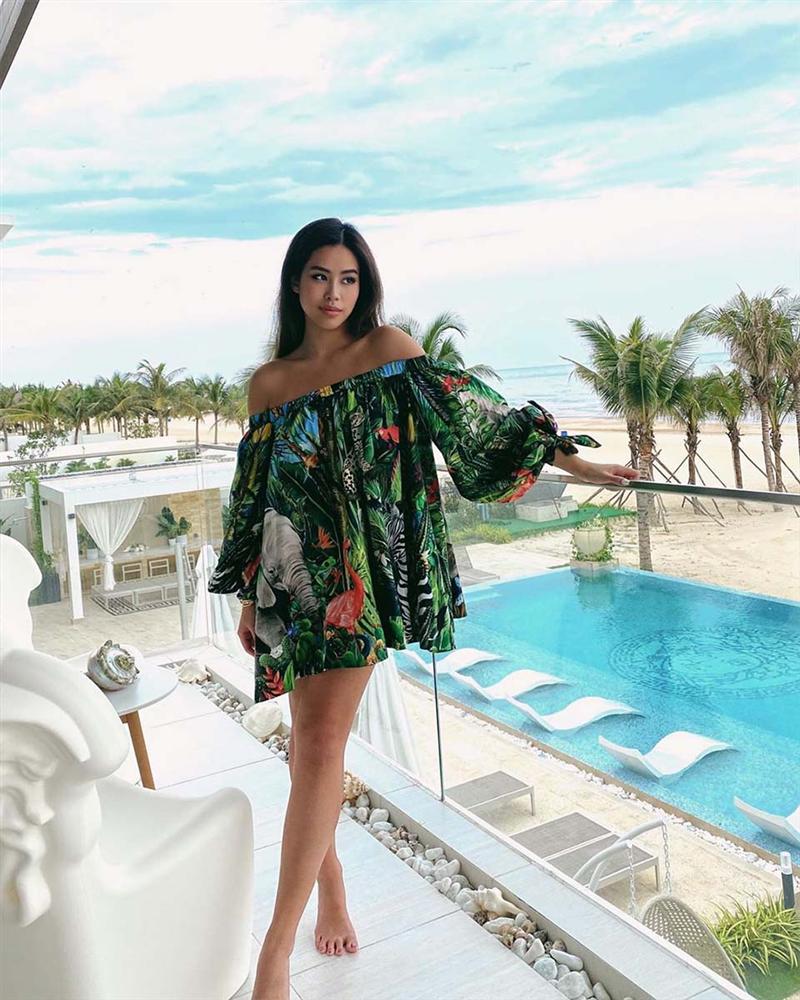 Tài tình như Tiên Nguyễn: Diện cả cây đồ be sang chảnh, lại ăn ý đỉnh cao với bối cảnh-8