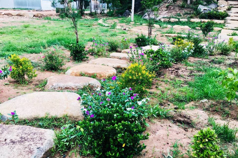 Thông gia khẩu chiến vì sự cố bất ngờ của cô gái trẻ-1