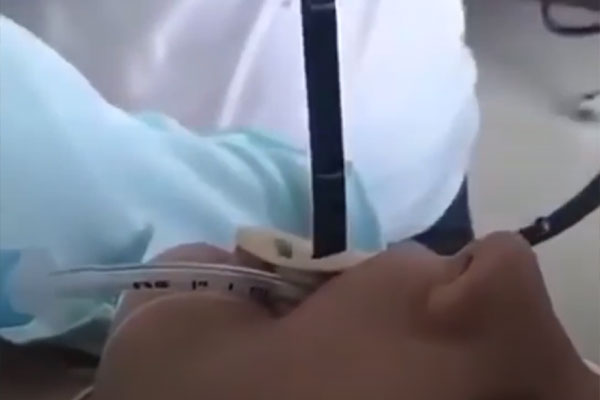 Đang ngủ thì nghe tiếng động lạ, người đàn ông được phen thất kinh bạt vía khi bật đèn kiểm tra và phát hiện khách không mời mà đến trong đêm tối-3