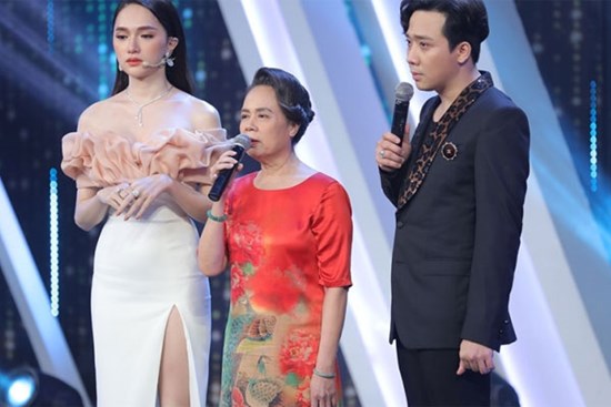 Mẹ Hương Giang khuyên con không nên yêu CEO: 'Con chẳng có tài năng gì, lại còn không sinh được con'