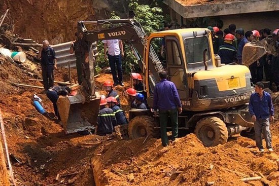 Sập công trình ở Phú Thọ, ít nhất 4 người chết, nhiều người bị thương