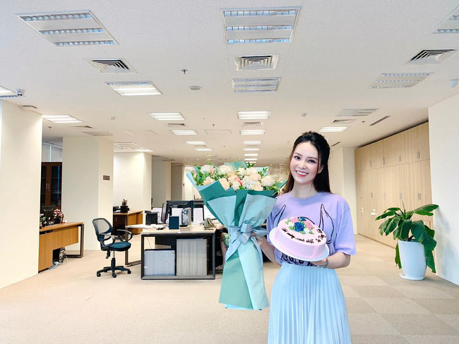 Quả không hổ danh đại gia ngầm của VTV, MC Thụy Vân khiến ai nấy choáng ngợp với cơ ngơi hàng chục tỷ và kho đồ hiệu đẳng cấp-2