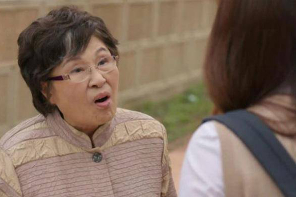 Nghỉ việc ở nhà chăm con bị hàng xóm cạnh khóe chỉ việc chơi với đẻ, không ngờ tình huống lại được đảo ngược khi nhân vật này bất ngờ lên tiếng-3