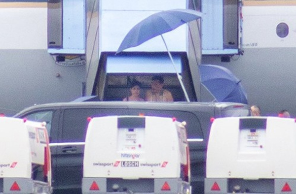 Bild: Vua Thái ân xá cho hoàng quý phi bị phế truất, đưa đến Đức-1