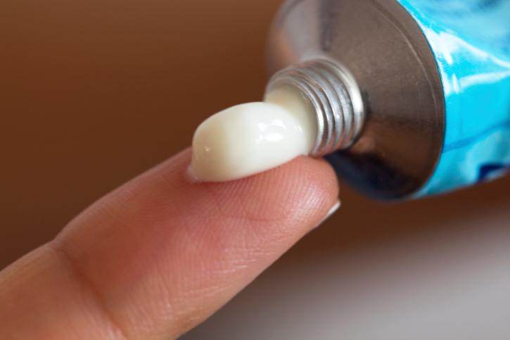 Cách xử lý kịp thời, hiệu quả hạn chế vết thương đau rát khi bị kiến ba khoang đốt-4
