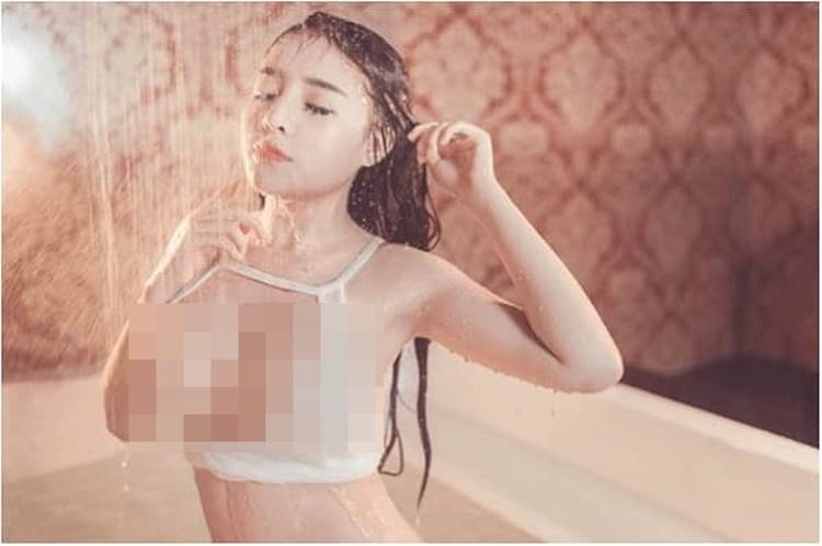 Ngân 98 lại gây sốc với loạt ảnh trần trụi, phô diễn cả bộ phận nhạy cảm-1