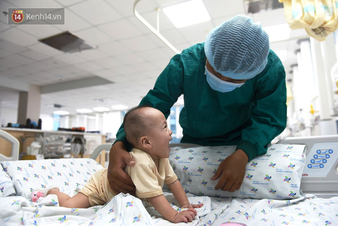 Hình ảnh mới nhất của Trúc Nhi - Diệu Nhi: Đã có thể ngồi vững đến 45 phút, sẵn sàng tập những bước đi đầu tiên-7