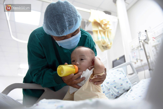 Hình ảnh mới nhất của Trúc Nhi - Diệu Nhi: Đã có thể ngồi vững đến 45 phút, sẵn sàng tập những bước đi đầu tiên-2