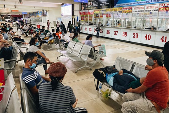 2 bến xe lớn nhất Sài Gòn “ngấm đòn” Covid-19, nhà xe hạ giá vé vì ế khách trong dịp nghỉ lễ Quốc khánh
