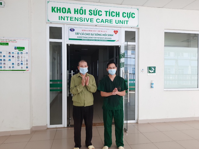 Nhân viên giao pizza tại Hà Nội xuất viện sau khi khỏi Covid-19-2