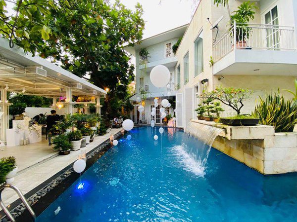 Sống kín như bưng, Shark Khoa bỗng lộ không gian nhà, bể bơi to như khách sạn-2