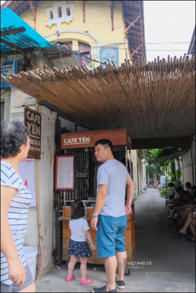 Đường phố rợp sắc đỏ Quốc kỳ, người dân thư thả đón Quốc khánh trong lòng một Hà Nội khác lạ-14