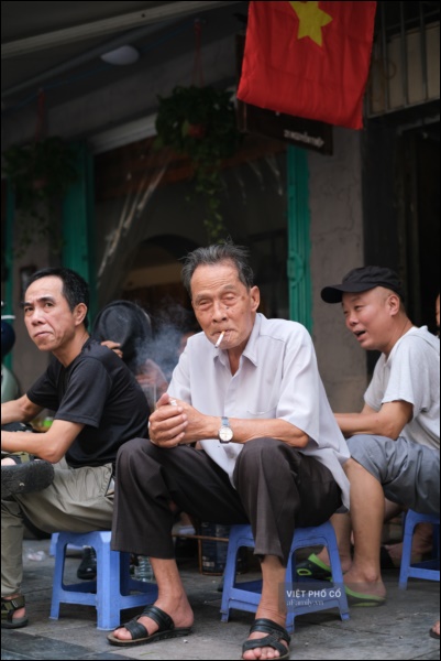 Đường phố rợp sắc đỏ Quốc kỳ, người dân thư thả đón Quốc khánh trong lòng một Hà Nội khác lạ-16