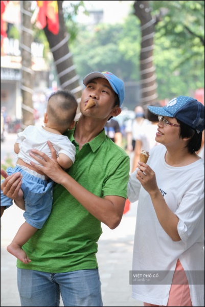 Đường phố rợp sắc đỏ Quốc kỳ, người dân thư thả đón Quốc khánh trong lòng một Hà Nội khác lạ-19